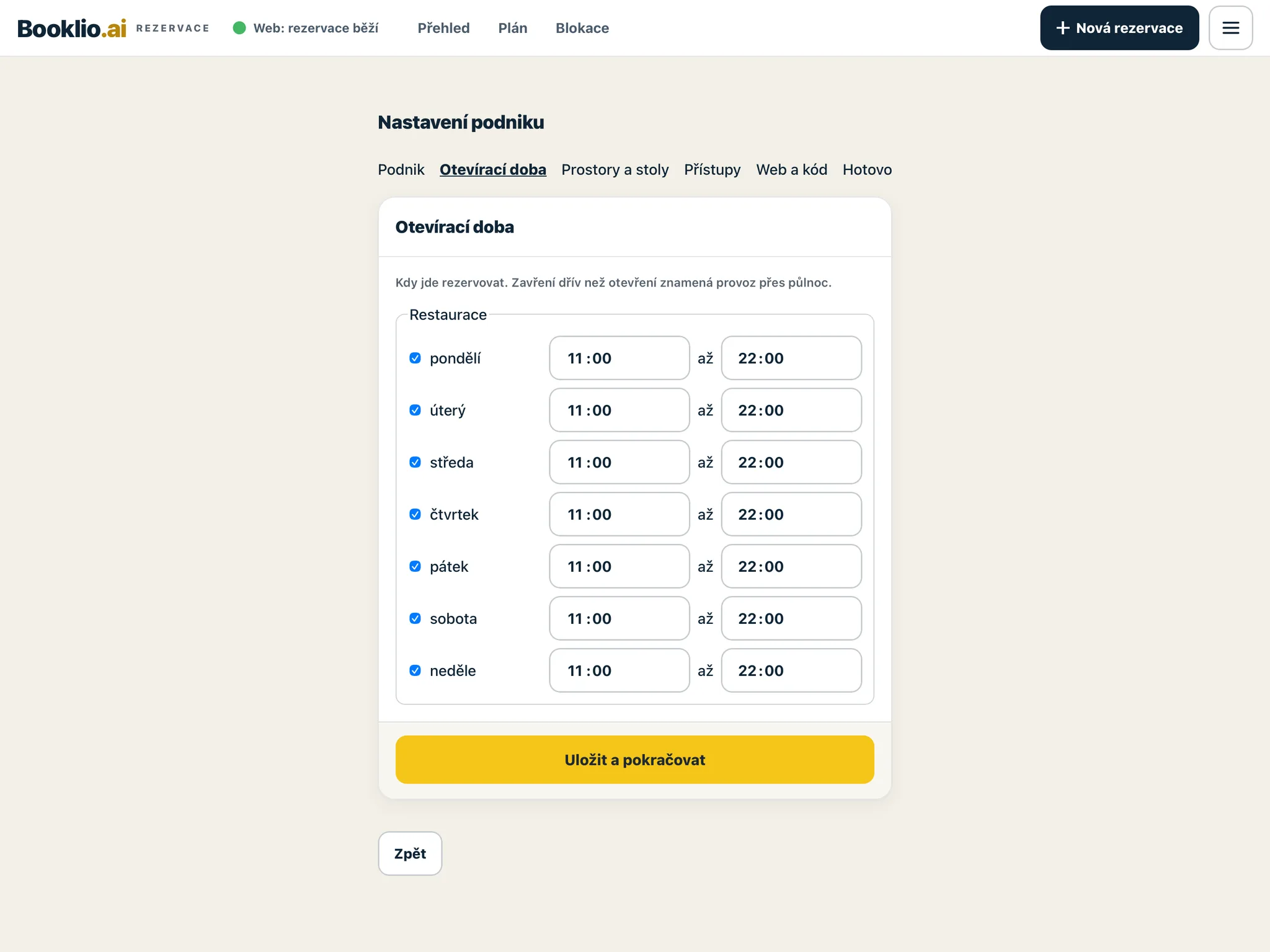 Průvodce zřízením podniku v adminu Booklio: šest kroků (Podnik, Otevírací doba, Prostory a stoly, Přístupy, Web a kód, Hotovo), otevřený krok Otevírací doba.